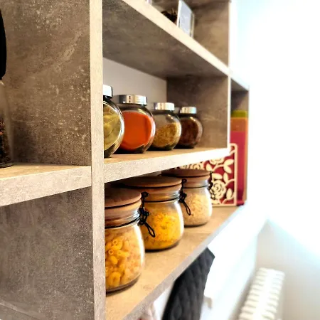 Cozyhome Medena Central, Quiet Premium Spot In Old Town 公寓